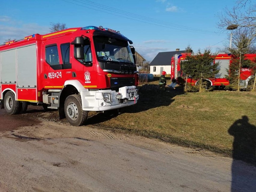 Pożar stodoły we wsi Krejwińce (gm. Sejny). Spłonęły maszyny i budynek