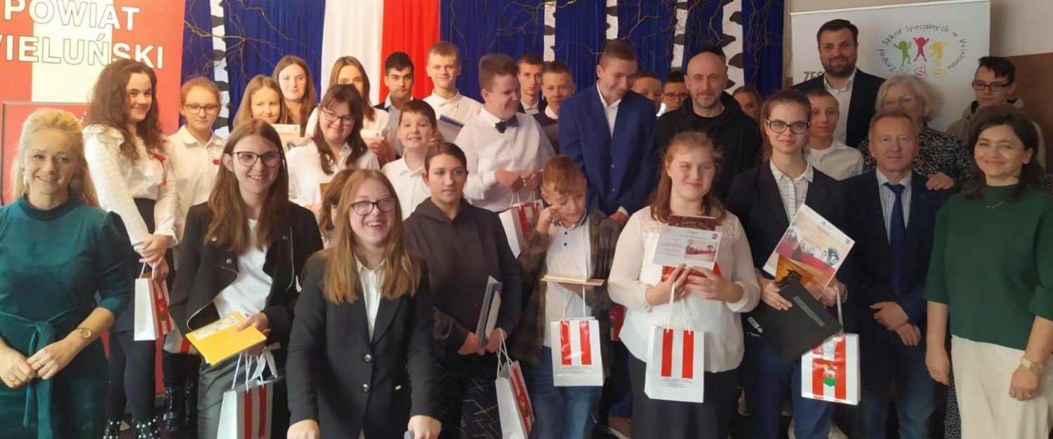 Wojewódzki konkurs z języka polskiego w Wieluniu 2022 FOTO | Wieluń