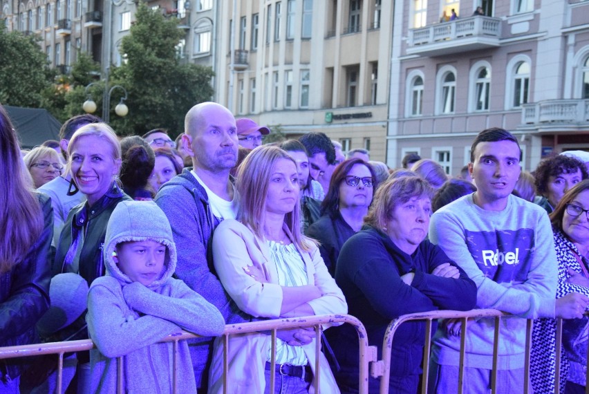 Koncert Varius Manx pod kaliskim teatrem przyciągnął tłumy