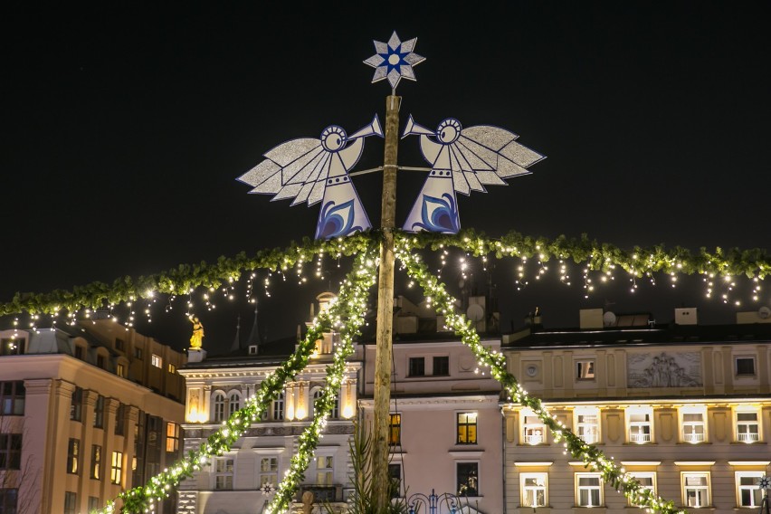 Kraków zaczyna odliczać dni do świąt. Pierwsza iluminacja...