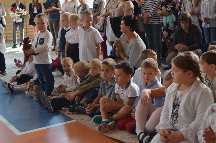 W Walimiu, uczniowie wraz z nauczycielami spotkali się 3 września na uroczystości rozpoczęcia roku szkolnego