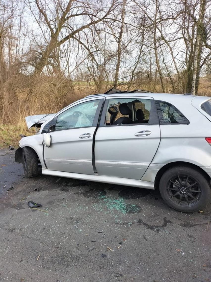 Tragiczny wypadek pod Goleniowem, mimo reanimacji zmarła kierująca samochodem kobieta