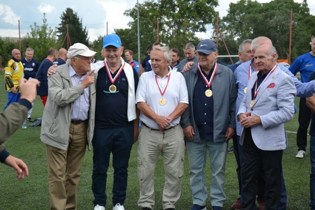 Henryk Piekarczyk w środku