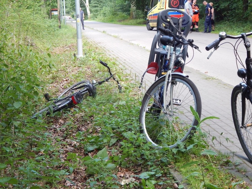 Po zdarzeniu 13-letniego rowerzystę karetka pogotowia...