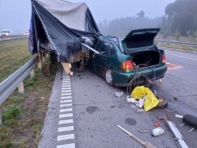 Groźnie na autostradzie A1 pod Woźnikami w kierunku Częstochowy. Mglisty poranek