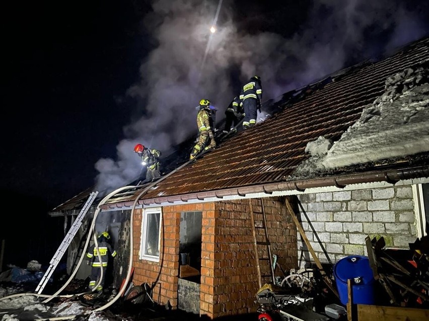 Pożar warsztatu w Bieździadce. Straty właściciela mogą sięgać nawet 400 tysięcy złotych