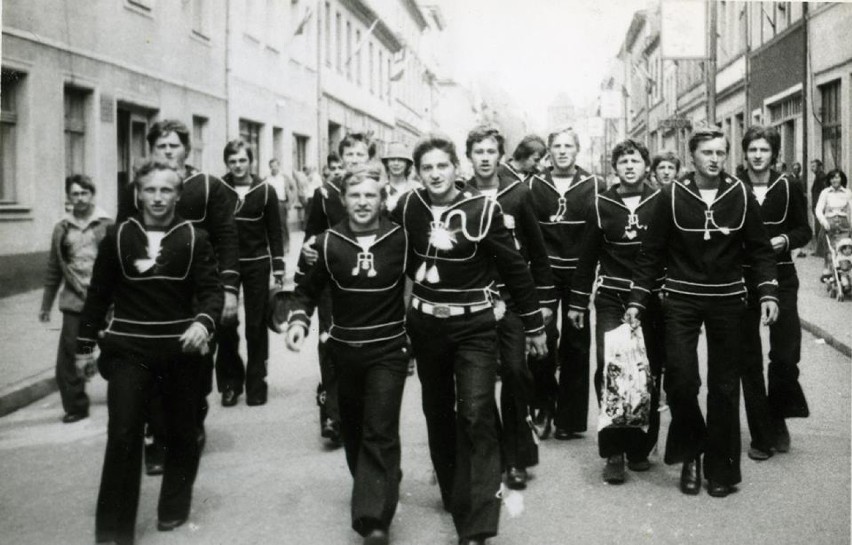 Uczniowie Szkoły Morskiej w Darłowie. Fotografie z lat 70-tych i 80-tych