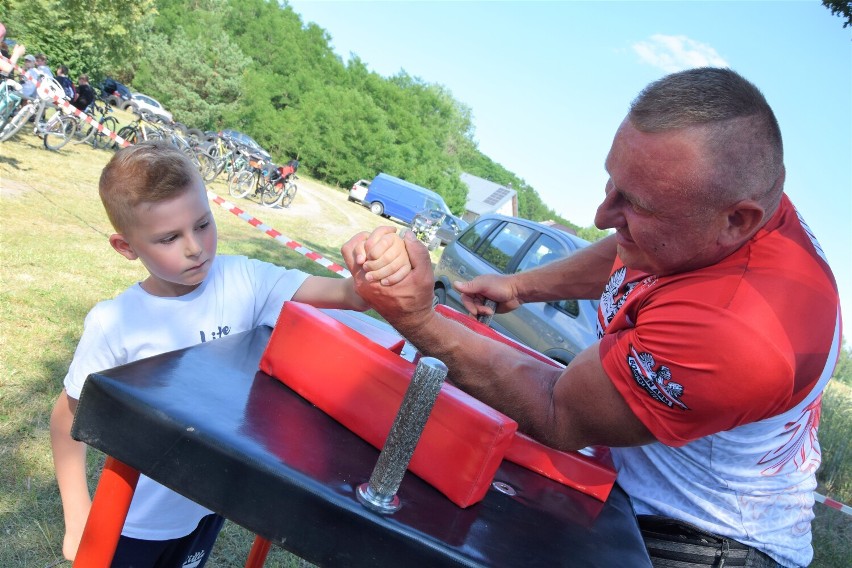 Piknik Rodzinny odbył się w Sieradzu-Męce w niedzielne popołudnie. Na zabawę zaprosili: KS Unia Sieradz-Męka i Elewator Sieradz ZDJĘCIA