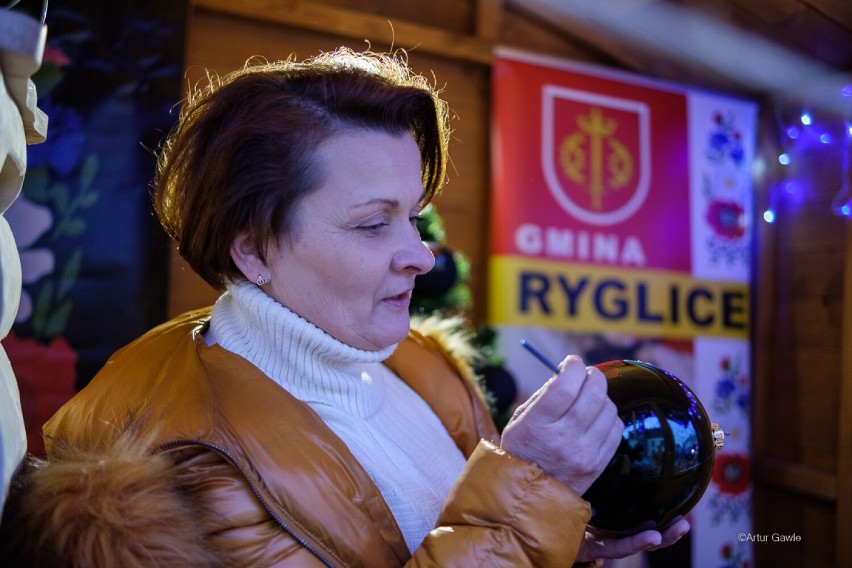 Jarmark Świąteczny na Rynku w Tarnowie potrwa siedem dni. Dodatkową atrakcją występy zespołów muzycznych [ZDJĘCIA]