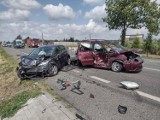 Wypadek w Opatówku. Trzy osoby trafiły do szpitala. Jedna z nich zmarła