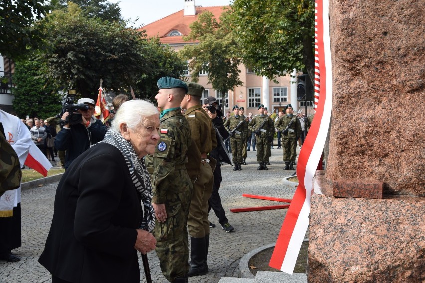 Pomnik Żołnierzy Wyklętych w Sieradzu odsłonięty