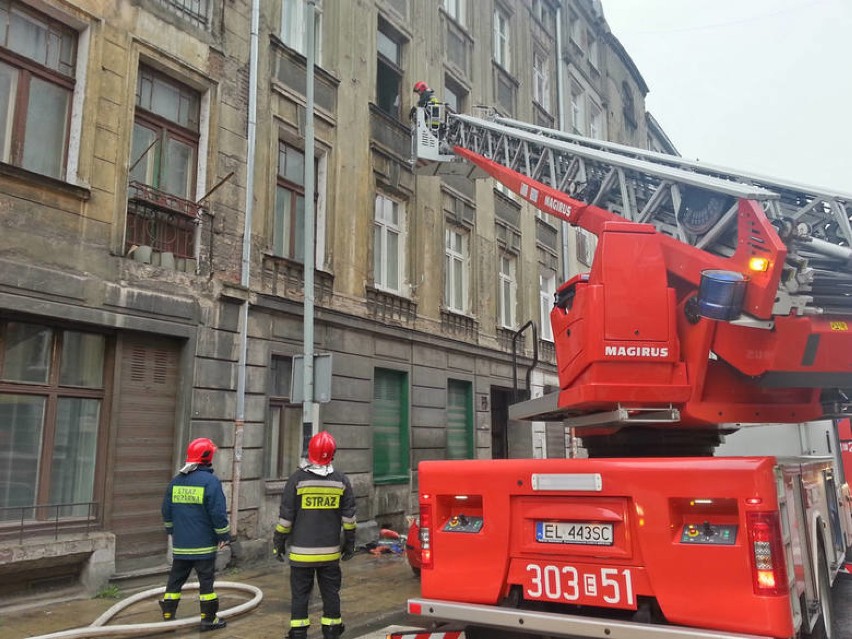 Pożar kamienicy na Radwańskiej w Łodzi