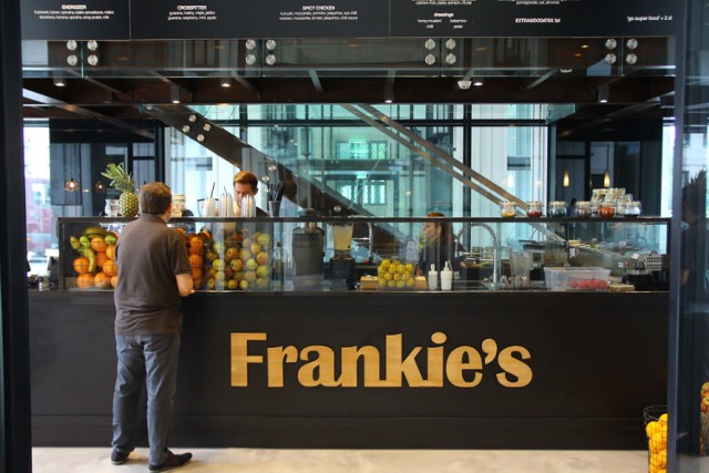 Frankie’s Juice bar: spirulina i acai zamiast frytek. W warszawie otworzył się zdrowy fast food