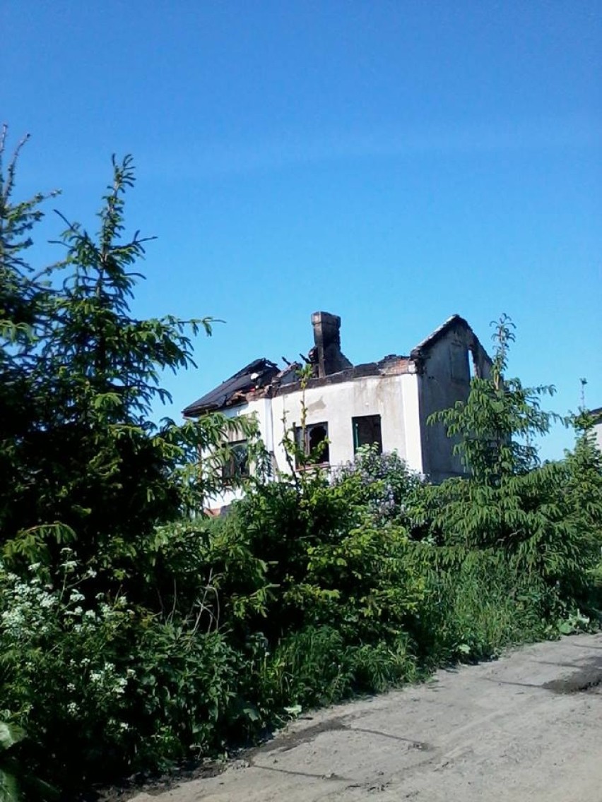 Pożar w Szymankowie. Płonął budynek należący do kolei