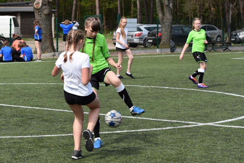Eliminacje turnieju Mała Piłkarska Kadra Czeka. Dziewczyny z Dobiecina pokazały jak się gra w piłkę [ZDJĘCIA]