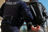 Policjanci z Komendy Miejskiej Policji w Suwałkach pojechali na interwencję. Awantura domowa zakończyła się dla nich źle