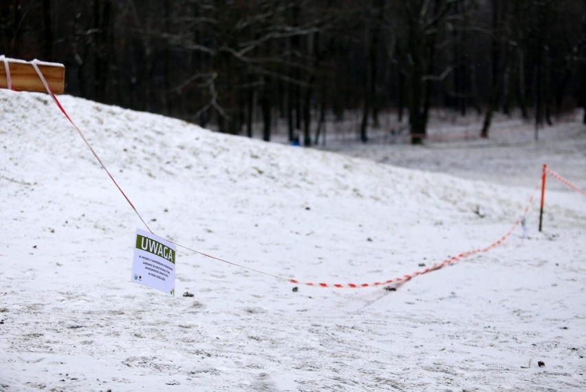 9.01.2021. Zamknięty tor saneczkowy w parku Kościuszki w...