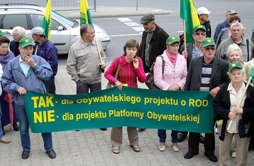 Działkowcy protestowali przed Urzędem Wojewódzkim w Olsztynie