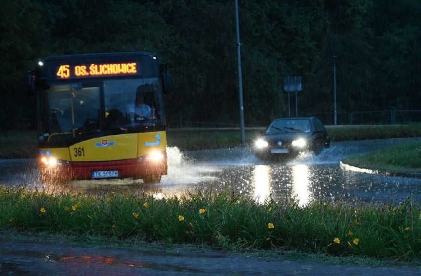 Potężna burza przeszła nad Kielcami w sobotę późnym...