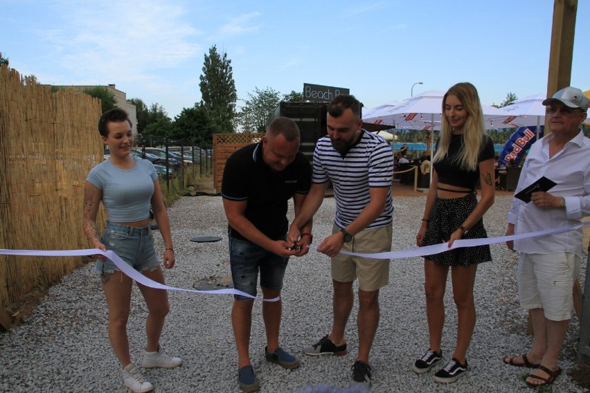 Plaża na Chorzniu zaraz po otwarciu przyciągnęła wielu...