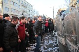 Inscenizacja stanu wojennego w Łodzi. Atak ZOMO na siedzibę łódzkiej Solidarności [ZDJĘCIA]