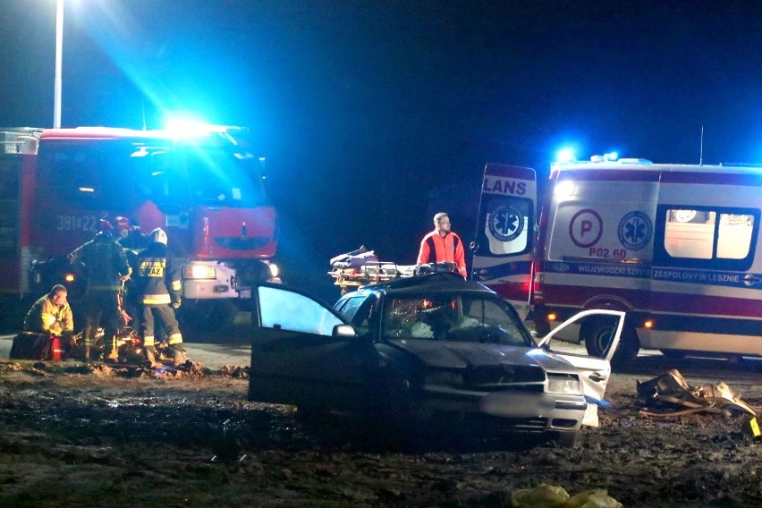 Powiat leszczyński. Wypadek w Krzemieniewie. Zderzyły się dwie osobówki na krzyżowaniu [ZDJĘCIA]