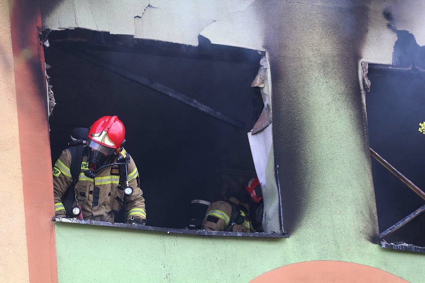Pożar mieszkania przy ulicy Horyzontalnej w Legnicy, spłonęło doszczętnie, zdjęcia