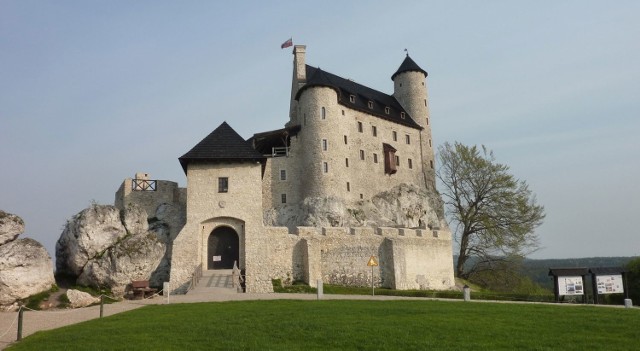 10 najpiękniejszych zabytków w woj. śląskim, odnowionych w ostatnich latach

Jeszcze kilkanaście lat temu w Bobolicach odwiedzać można było tylko ruiny zamku, ale dzięki Jarosławowi Laseckiego w ostatnich latach forteca została odbudowana. Zagrała nawet w słynnej "Koronie królów".