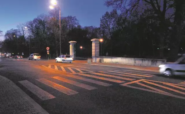 Pechowe, prawdopodobnie niedostatecznie oświetlone przejście dla pieszych, będzie skontrolowane przez urzędników ratusza