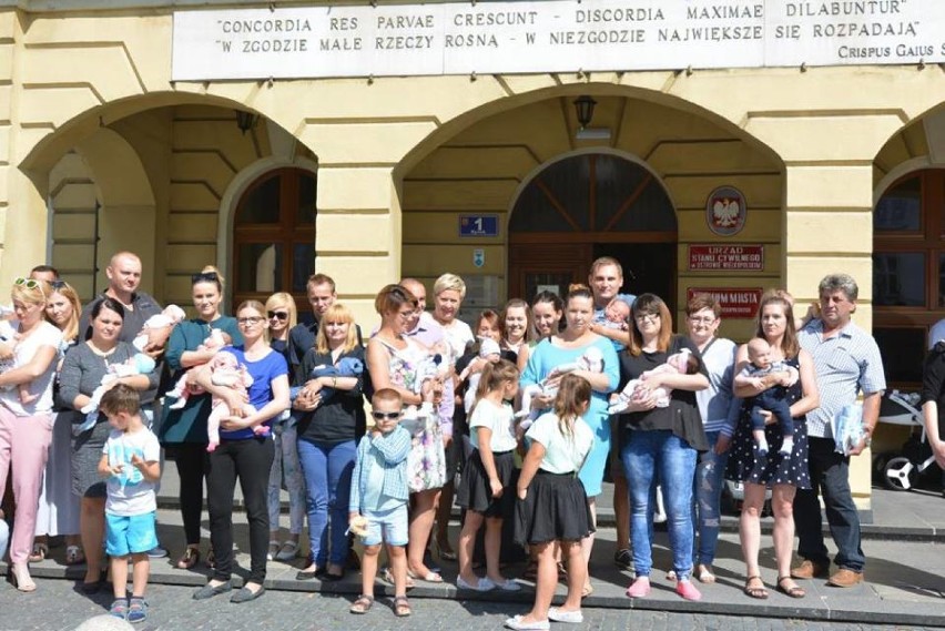 Ostrowskie becikowe dla blisko 80 dzieci [FOTO]