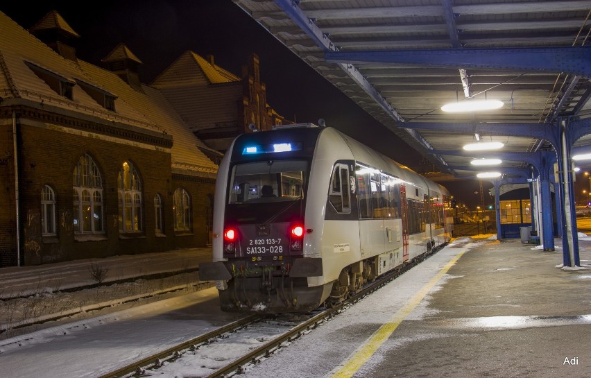 Zimowy Kwidzyn nocą. Zobaczcie piękna zdjęcia zaśnieżonego miasta!