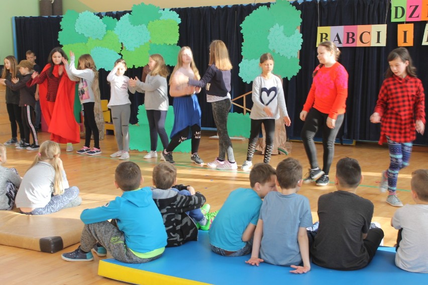 Uczniowie z Goliszewa wystawili sztukę teatralną