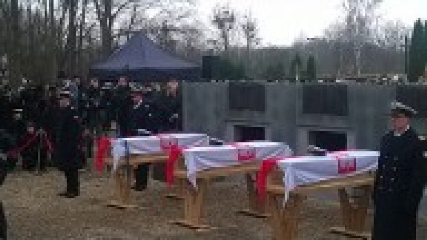 Delegacja z naszego województwa i powiatu na pogrzebie komandorów w Gdyni [zdjęcia] 