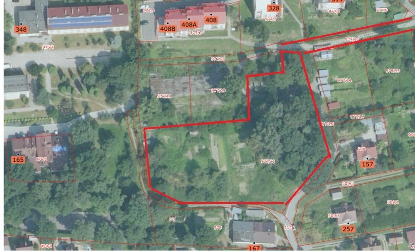 Gmina Tymbark kupiła tereny dawnego parku podworskiego z myślą o mieszkańcach. To trzy działki wraz z drogą dojazdową