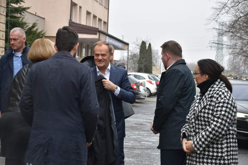 Wizyta Donalda Tuska w Wodzisławiu. Górnicy przypomnieli o rannych pod siedzibą JSW - zobacz zdjęcia