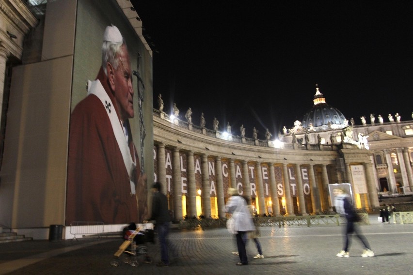 Beatyfikacja Jana Pawła II: cały Rzym czeka na wyniesienie na ołtarze papieża - Polaka [ZDJĘCIA]
