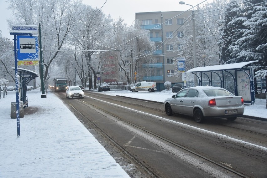 Piątkowy poranek przywitał mieszkańców śniegiem i lekkim...