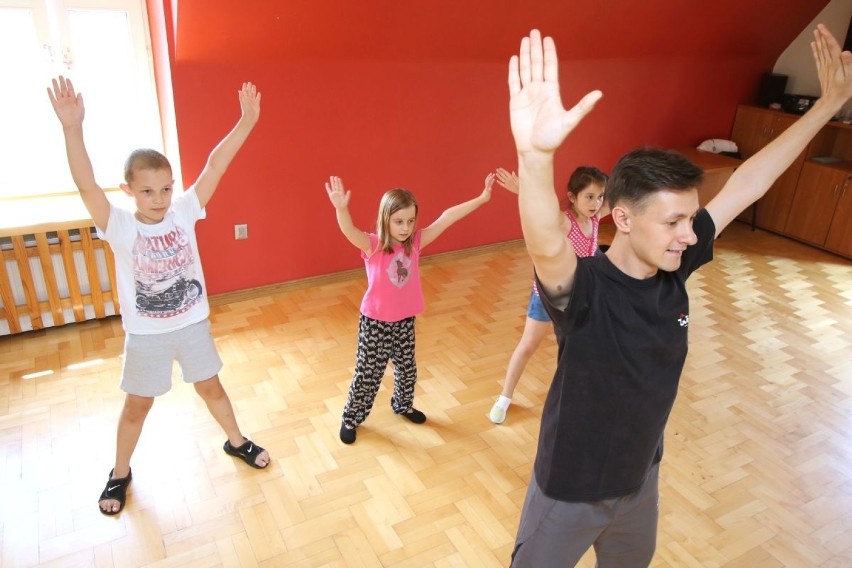 Wakacyjne zajęcia dla dzieci w Kielcach. Muzycznie w Zameczku, plastycznie w MDK