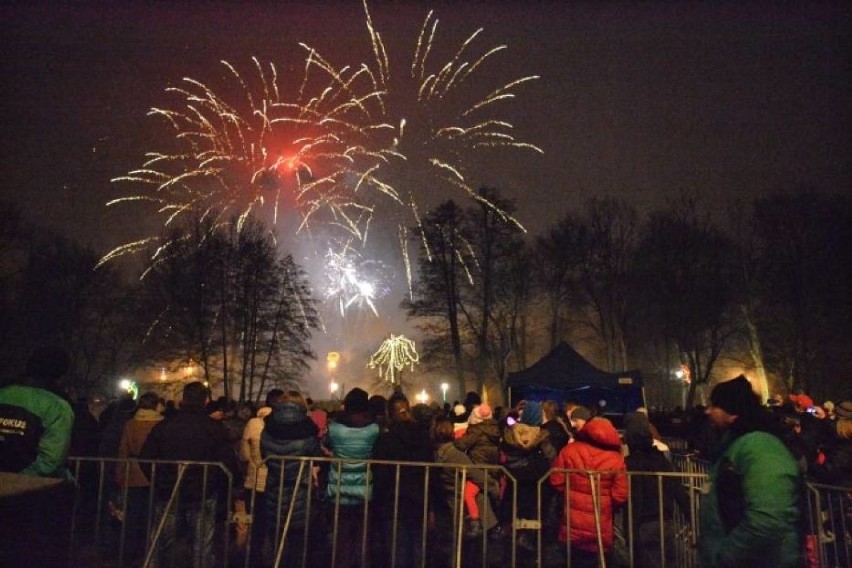 SYLWESTER Z WEJHEROWIE

W Wejherowie sylwester pod chmurką...