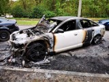 Spalony samochód przy ul. Bydgoskiej w Toruniu [zdjęcia]