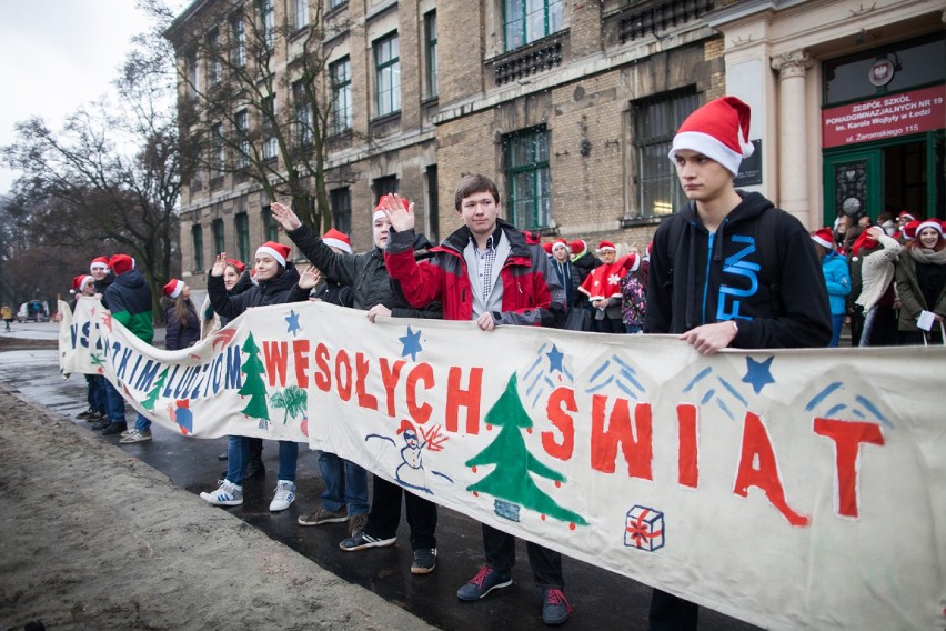 Uczniowie ZSP 19 życzyli mieszkańcom Łodzi wesołych świąt