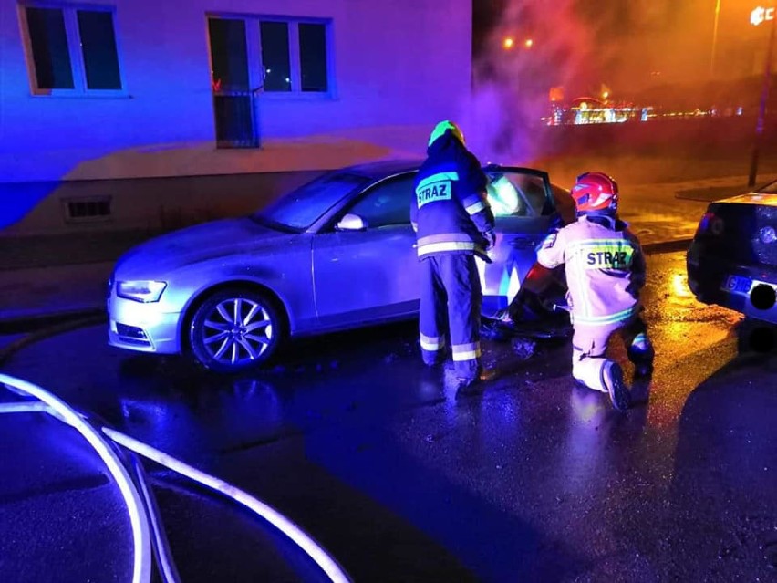 Pożar domu w Chlebówce i samochodu w Malborku. W Starym Polu 18-latek wypadł z drogi BMW