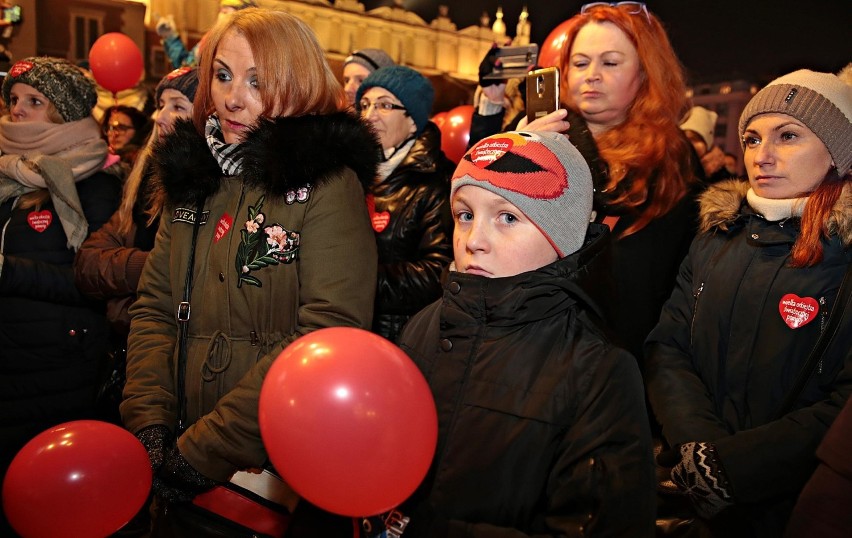 Marsz ulicami Krakowa dla Jurka Owsiaka i Pawła Adamowicza [ZDJĘCIA]