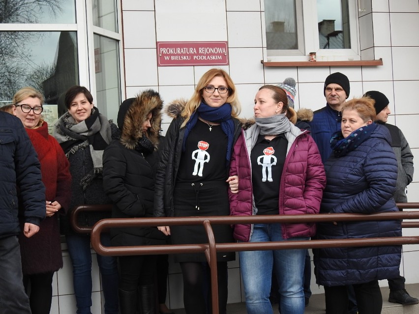Pracownicy sądu w Bielsku Podlaskim wzięli udział w ogólnopolskim proteście pracowników wymiaru sprawiedliwości [zdjęcia]