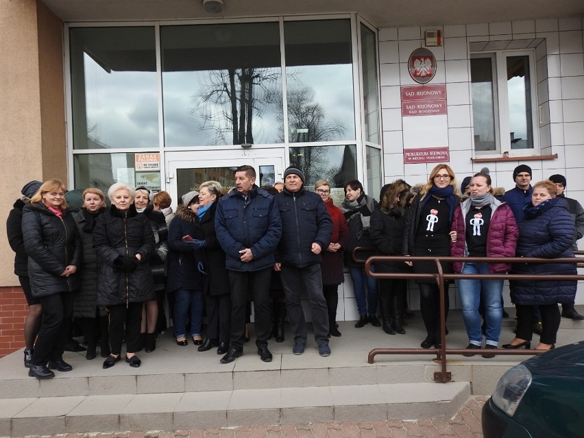 Pracownicy sądu w Bielsku Podlaskim wzięli udział w ogólnopolskim proteście pracowników wymiaru sprawiedliwości [zdjęcia]