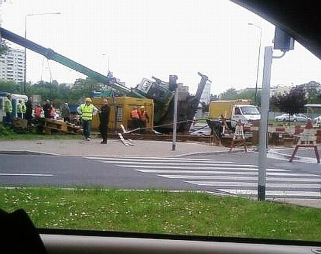 Dźwig wywrócił się na Powązkowskiej