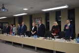 Inauguracyjna sesja VIII kadencji Rady Miasta Redy. Kazimierz Okrój ponownie przewodniczącym [ZDJĘCIA]