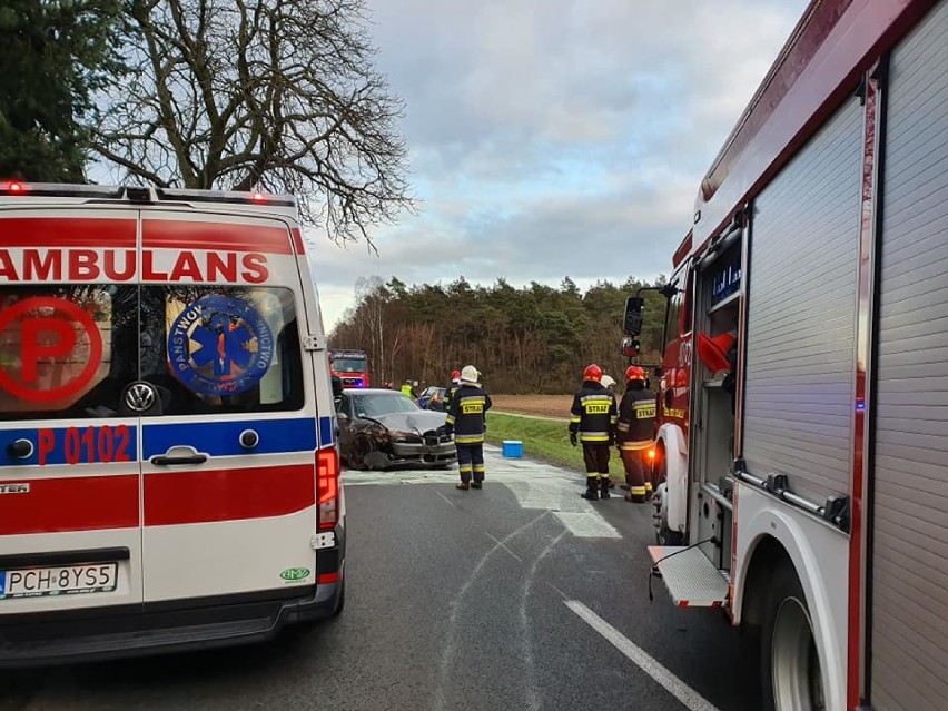 Wypadek w Studźcach. Jedna osoba trafiła do szpitala (ZDJĘCIA)