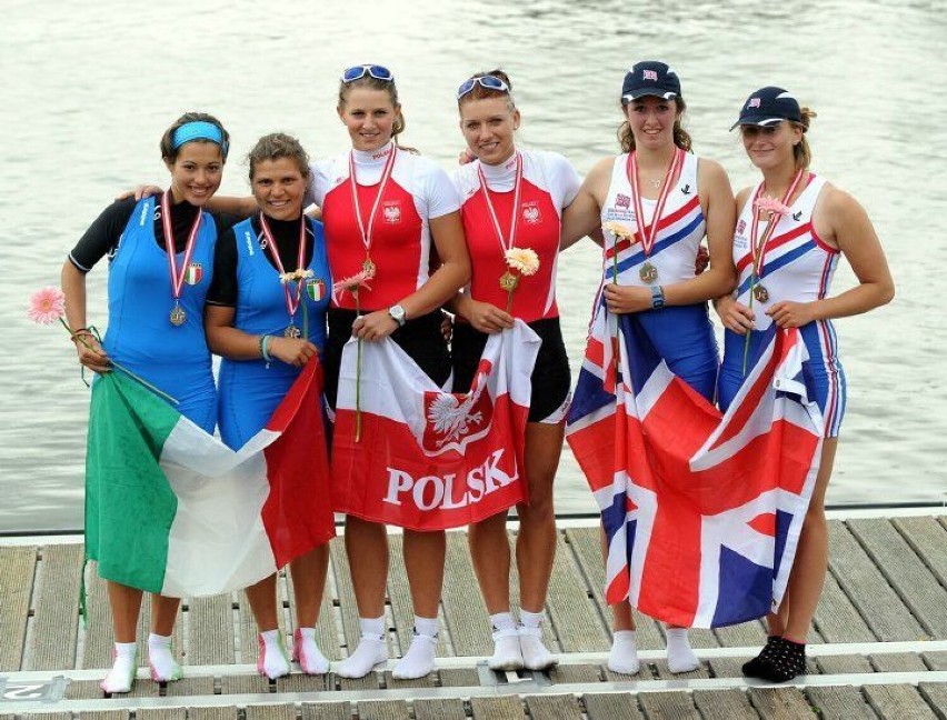 Rok 2011 - Olga (z lewej) jako juniorska mistrzyni świata na...