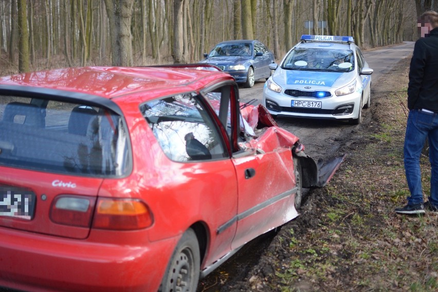 Zderzenie dwóch samochodów w Mokrem pod Grudziądzem [wideo, zdjęcia]